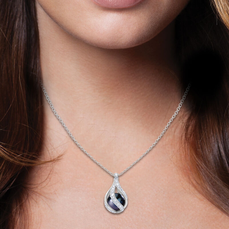 Love's Embrace ketting met zwarte parel en diamant